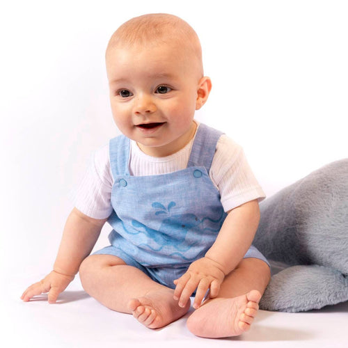 16786 - Salopette en lin + t-shirt - PE 26: Blanc/bleu / 12 M