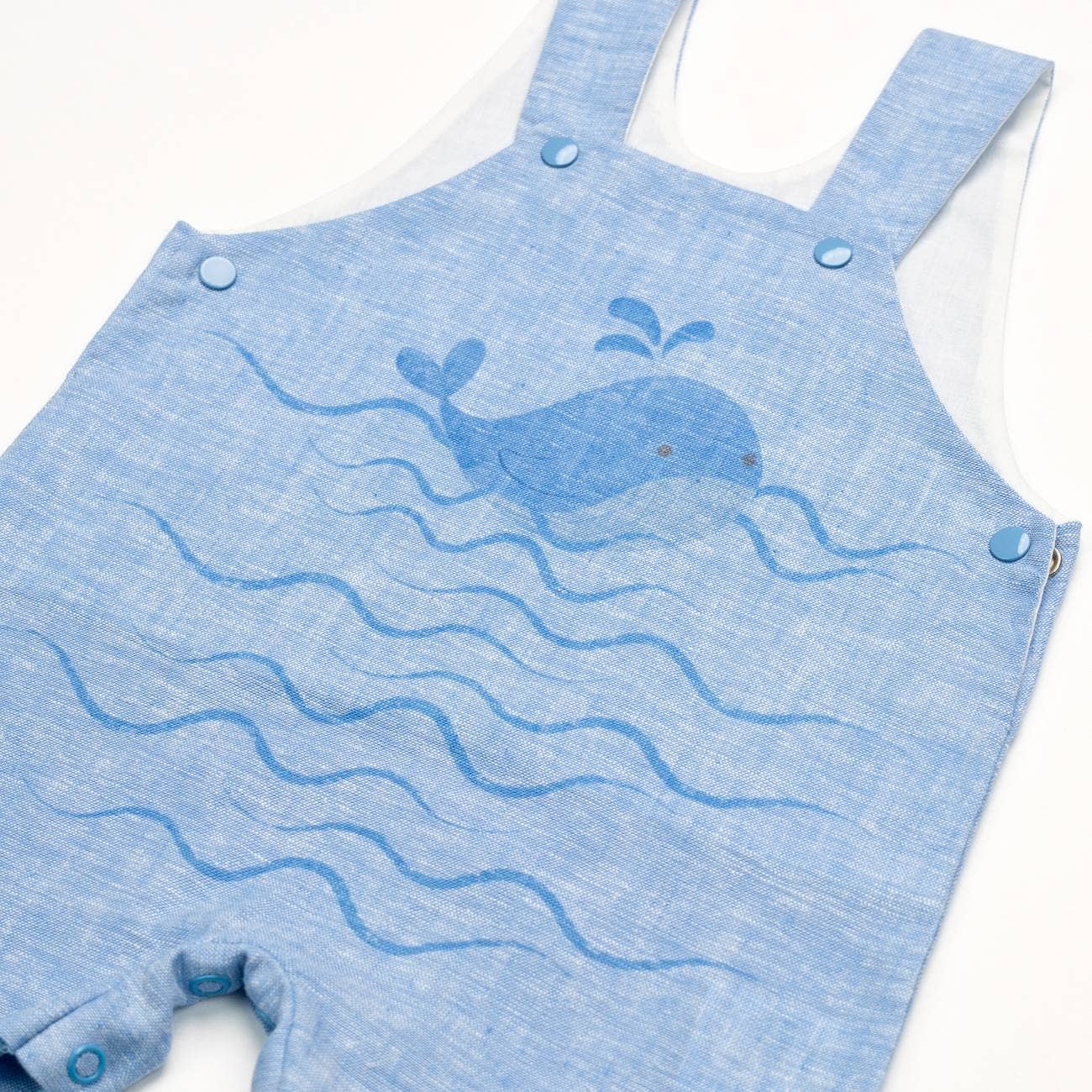 16786 - Salopette en lin + t-shirt - PE 26: White/blue / 6 M