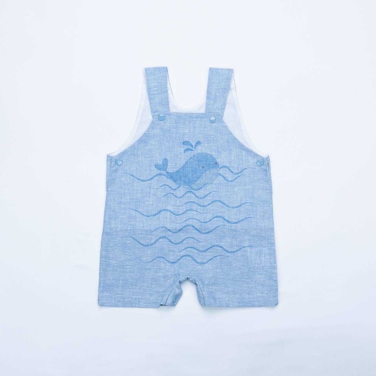 16786 - Salopette en lin + t-shirt - PE 26: Blanc/bleu / 12 M
